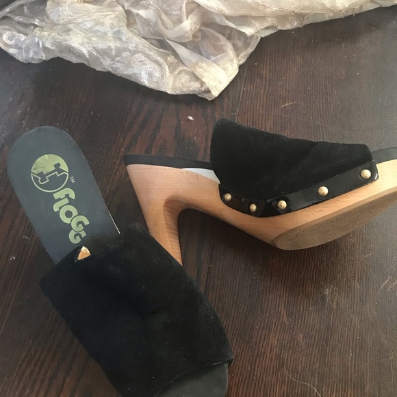 Flogg size 9 1/2 black suede sandal - Picture 4 of 4